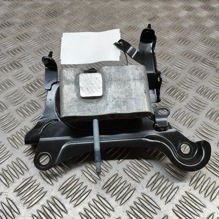 Engine mount bracket 12372F2040