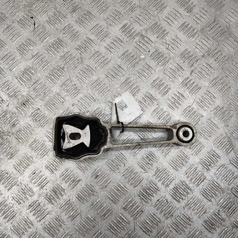 Engine mount bracket 6G926P082GC