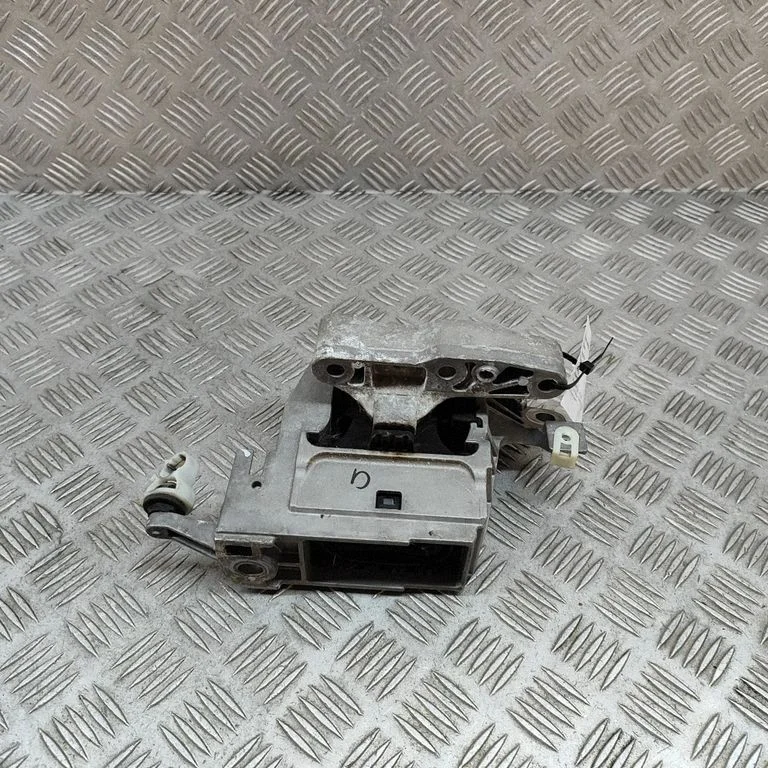 Engine mount bracket 8743621