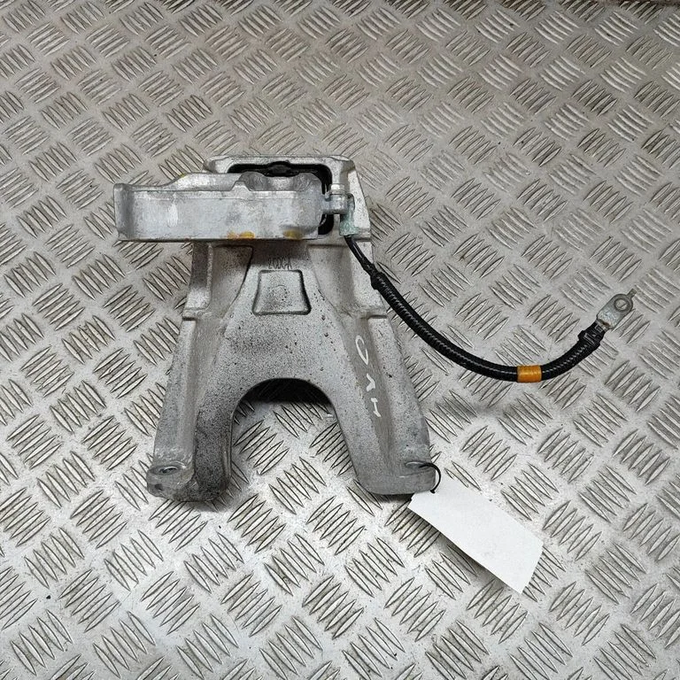 Engine mount bracket – Honda Civic X (2016-2021)