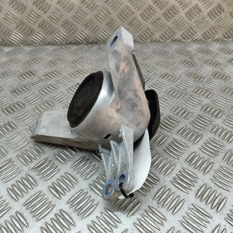Dzinēja spilvens 21815N9110