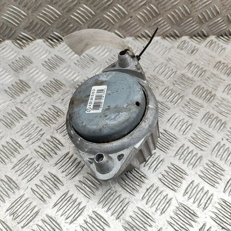Engine mount bracket – Mercedes-Benz SLC R172 (2016-)