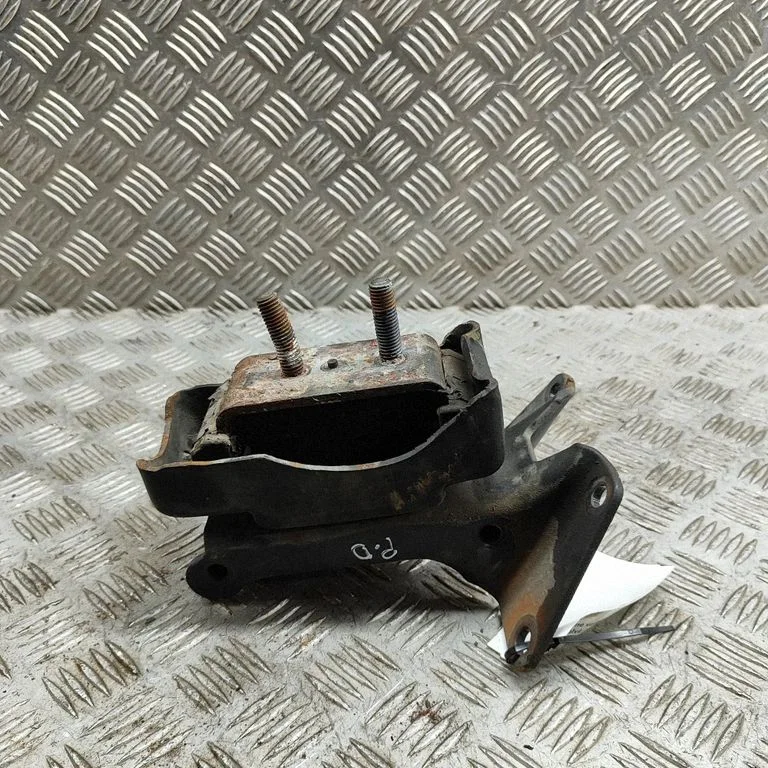 Engine mount bracket 5801283685 – Iveco Daily 6th gen (2014-)