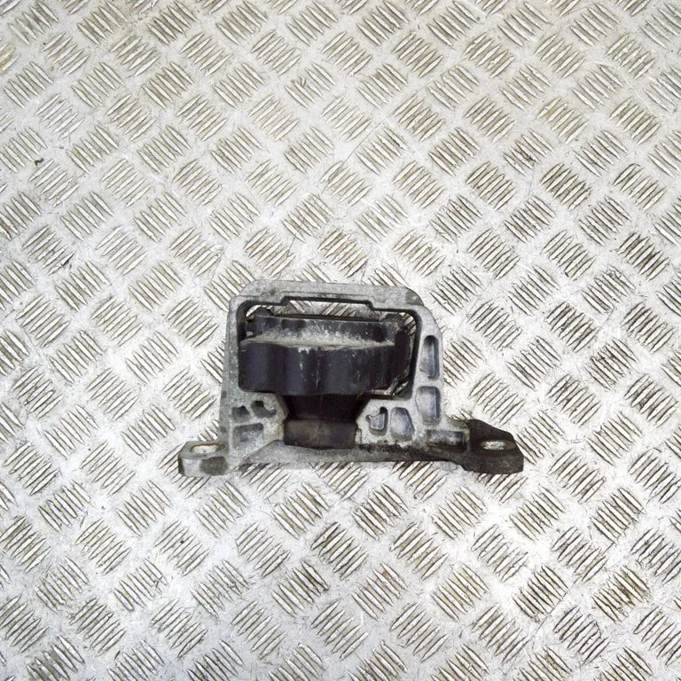 Dzinēja spilvens – Ford Focus (2010-2017)