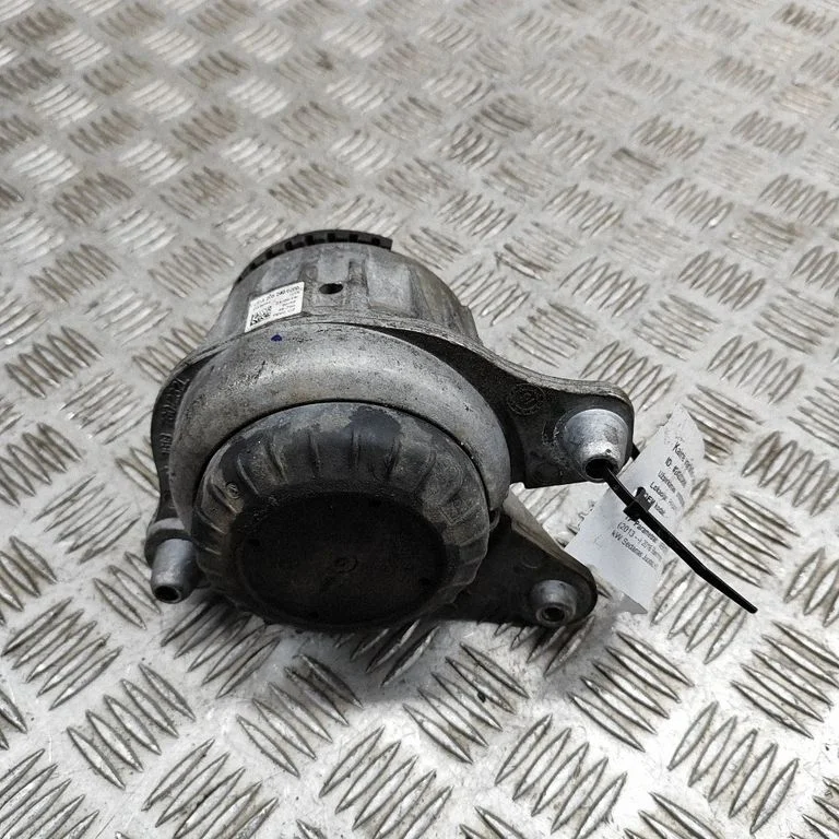 Dzinēja spilvens – Mercedes-Benz C klase W205 (2014-2021)