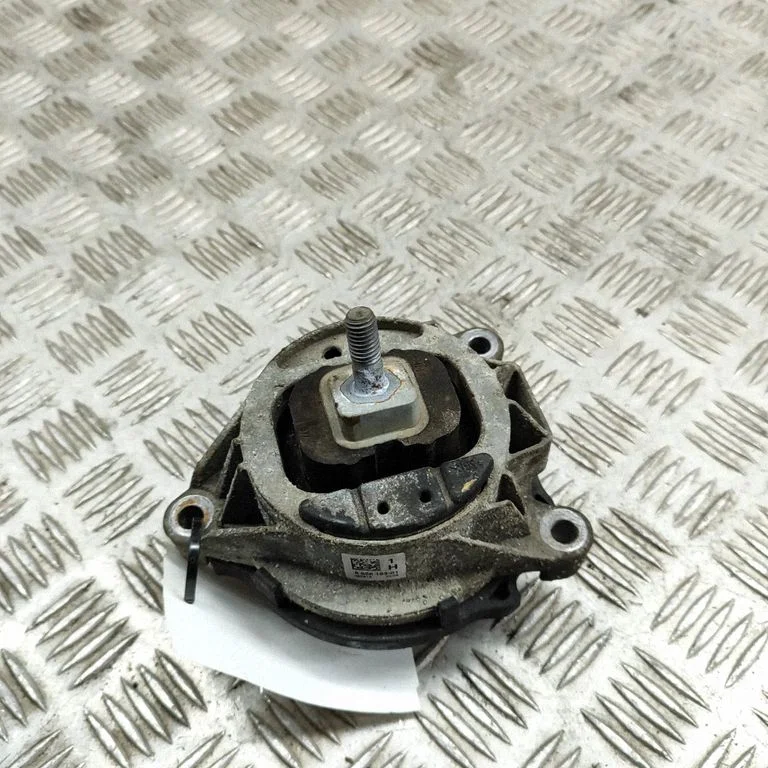 Dzinēja spilvens – BMW 4. sērija F32 F33 (2013-2020)