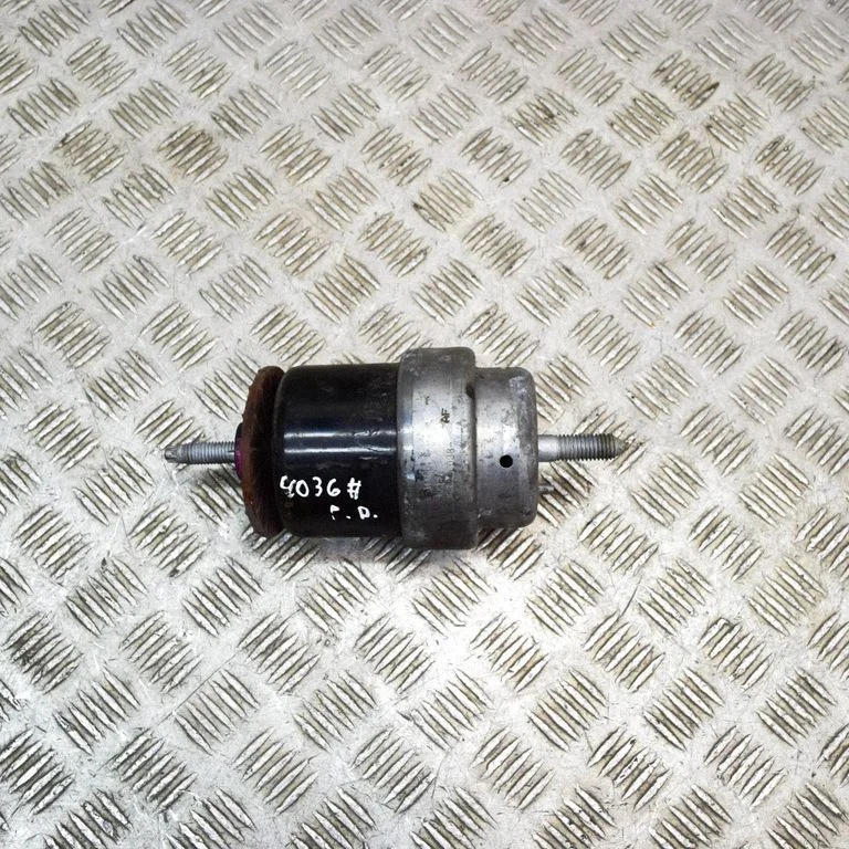 Dzinēja spilvens JB3G6038AF
