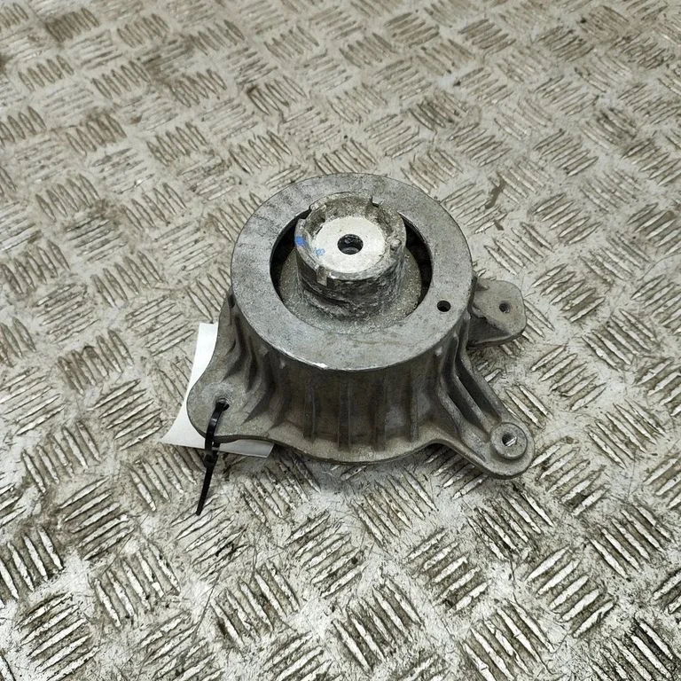 Dzinēja spilvens A2052409500