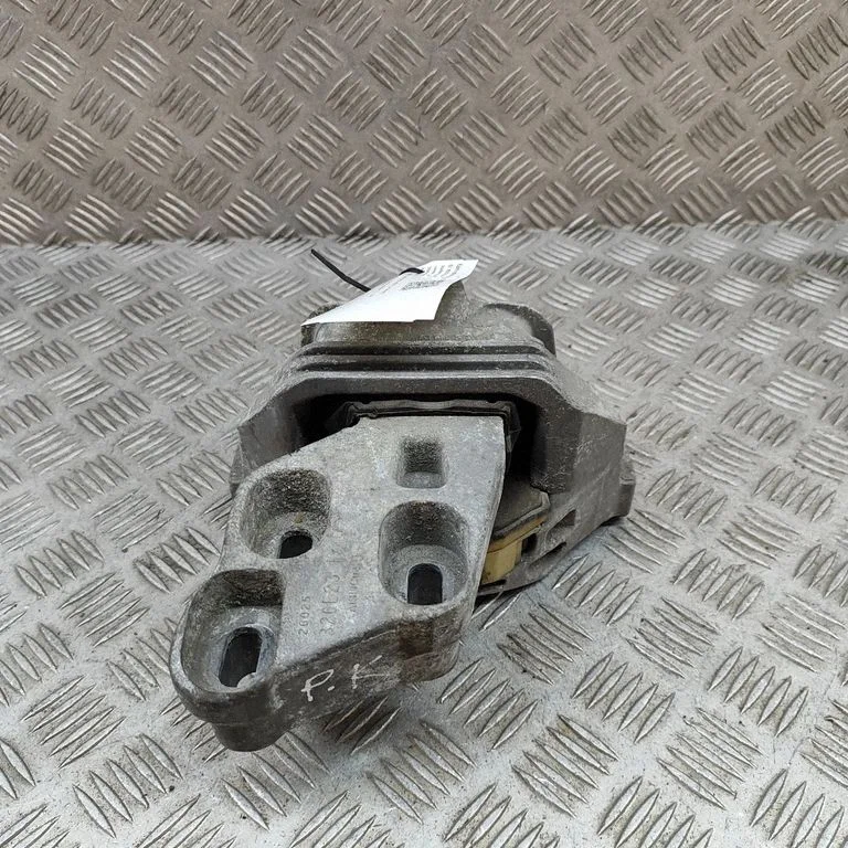 Engine mount bracket – Mercedes-Benz CLA-Class C117 X117 W117 (2013-2019)