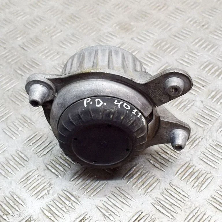 Engine mount bracket – Mercedes-Benz C-Class W205 (2014-2021)