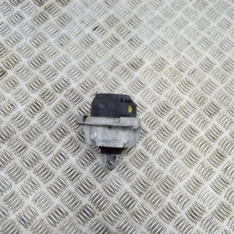 Dzinēja spilvens – BMW 6. sērija F12 F13 (2010-2018)