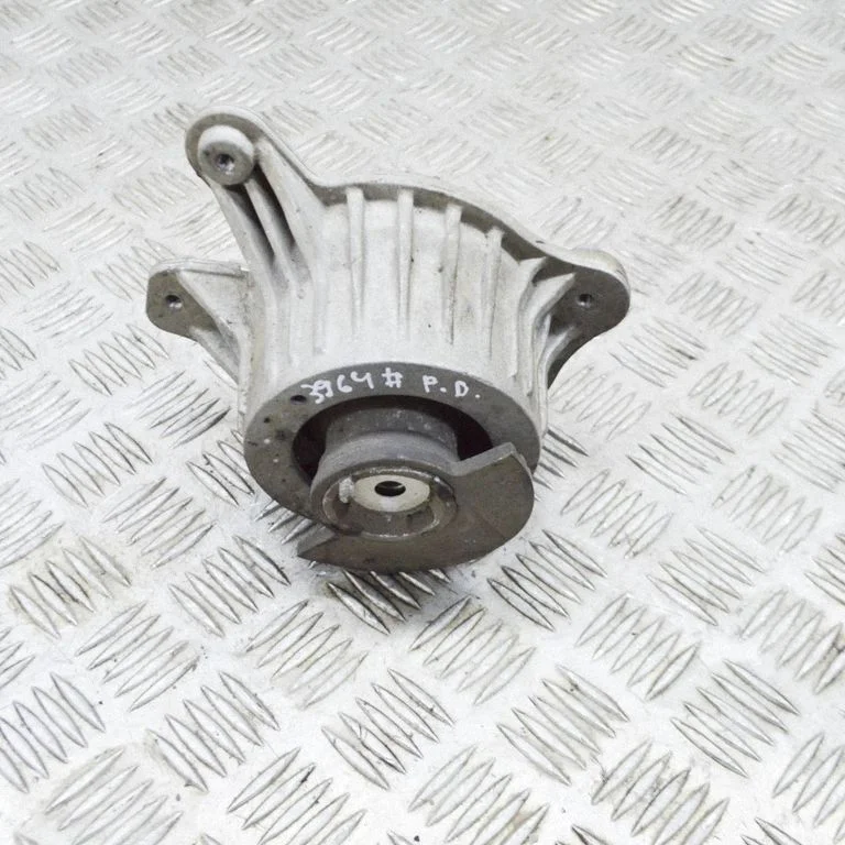 Dzinēja spilvens A2132403500