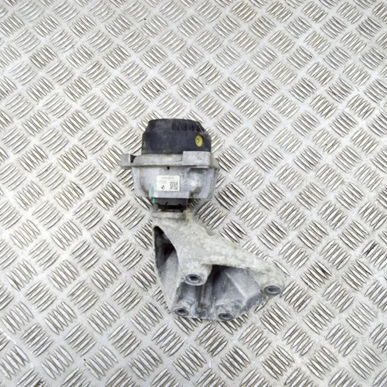 Dzinēja spilvens – BMW 5. sērija F10 F11 (2009-2016)
