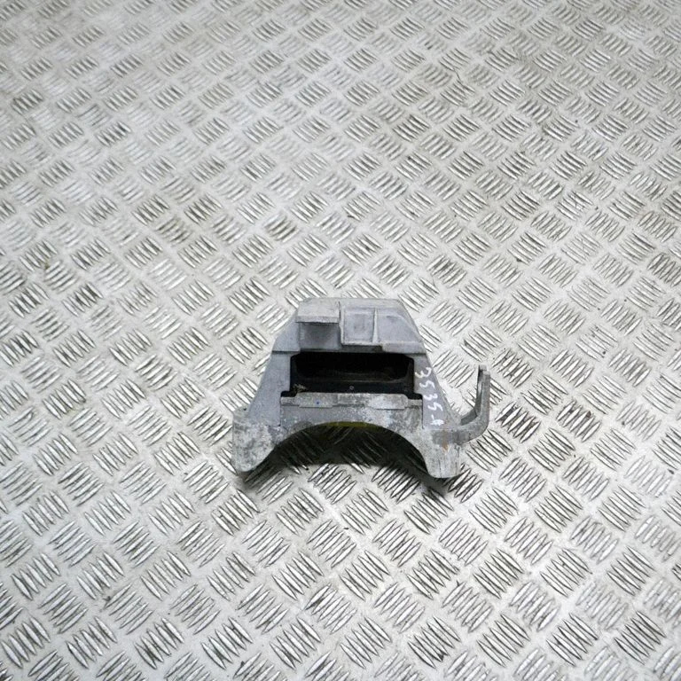 Engine mount bracket V06180 – Chevrolet Cruze (2009-2016)