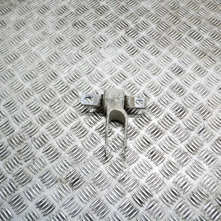 Engine mount bracket – rear