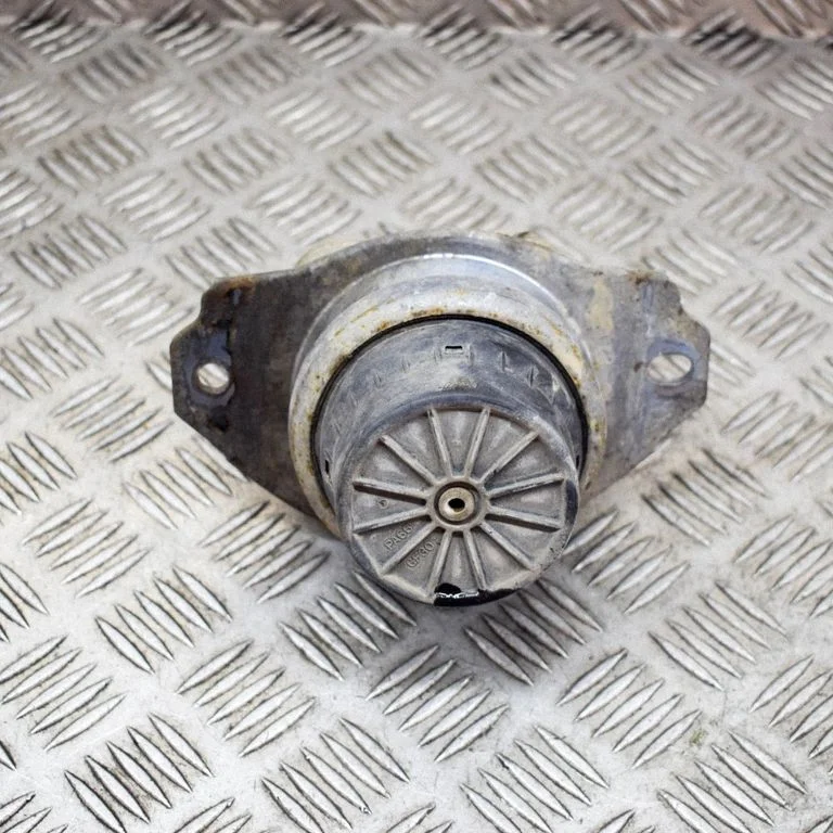 Dzinēja spilvens – Land Rover Range Rover Sport L320 (2005-2013)