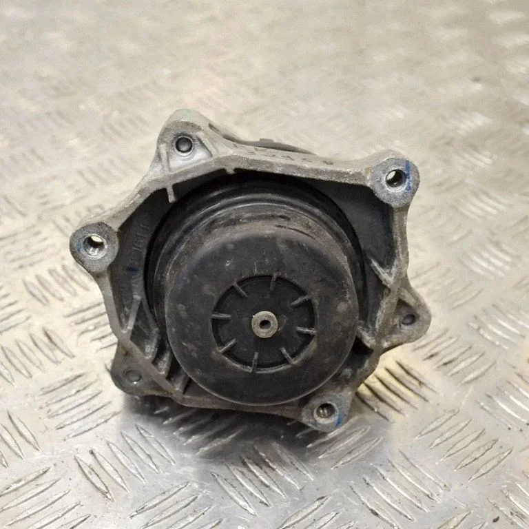 Engine mount bracket – BMW 2 Series F22 F23 (2013-2017)