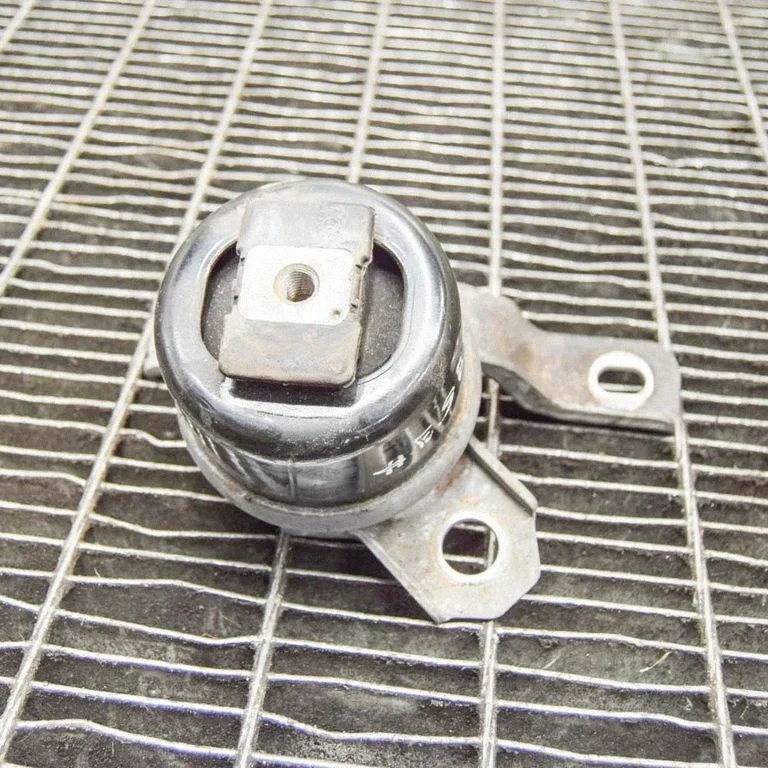 Engine mount bracket – Volvo XC60 (2014-2016)