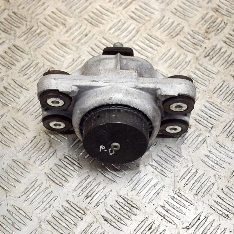 Dzinēja spilvens – labā