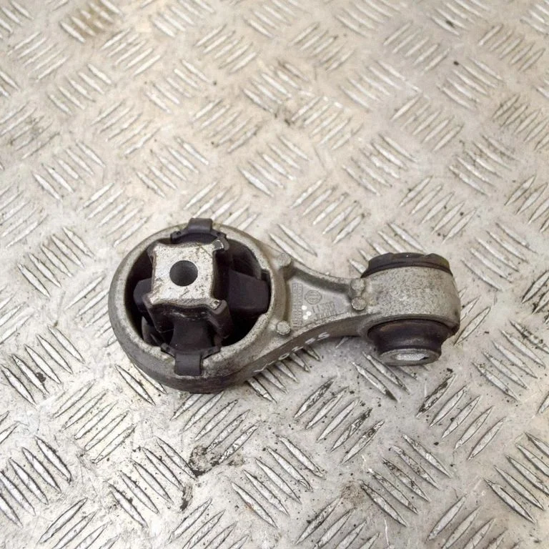 Dzinēja spilvens – Nissan Qashqai (2010-2014)