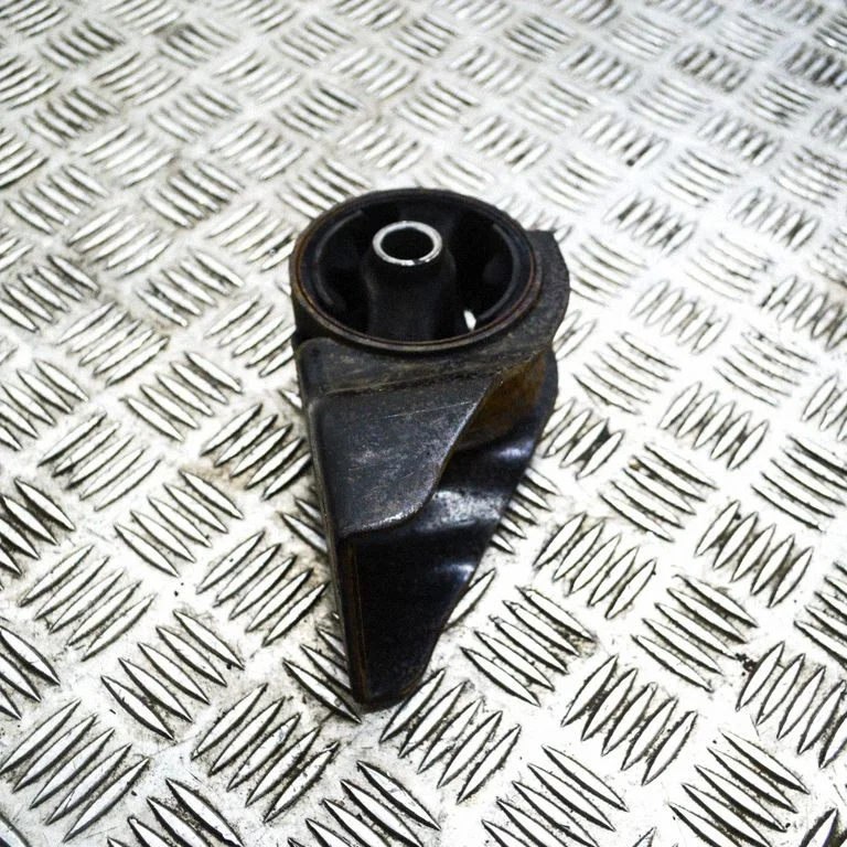 Dzinēja spilvens – priekšējā