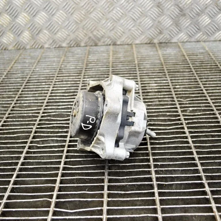 Engine mount bracket 6873704