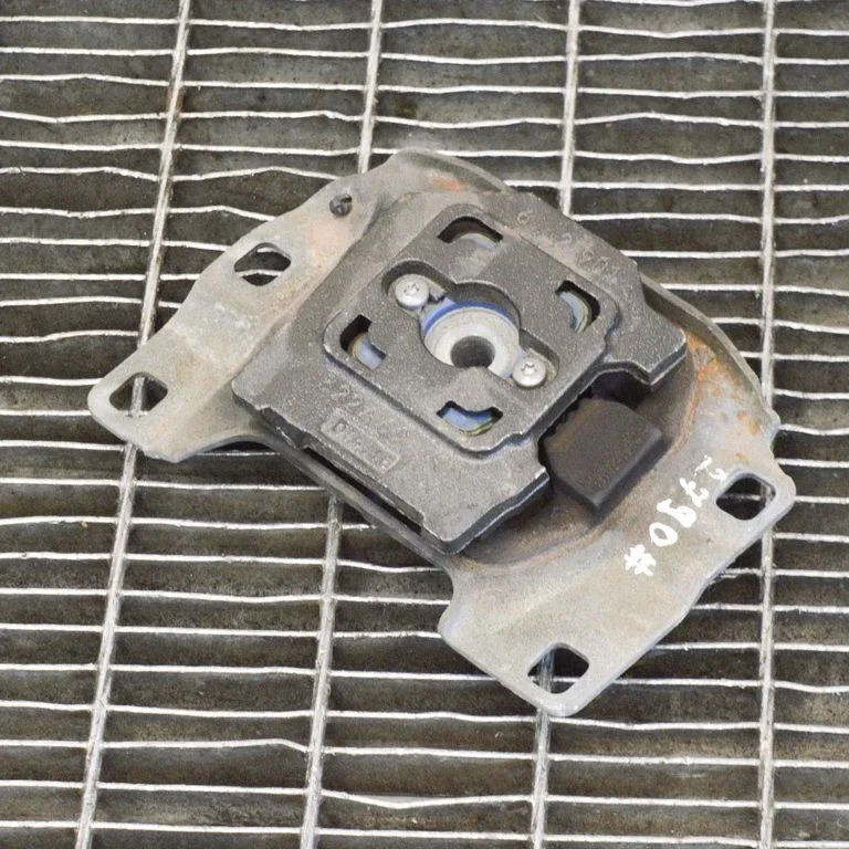 Engine mount bracket – Ford Focus (2010-2017)
