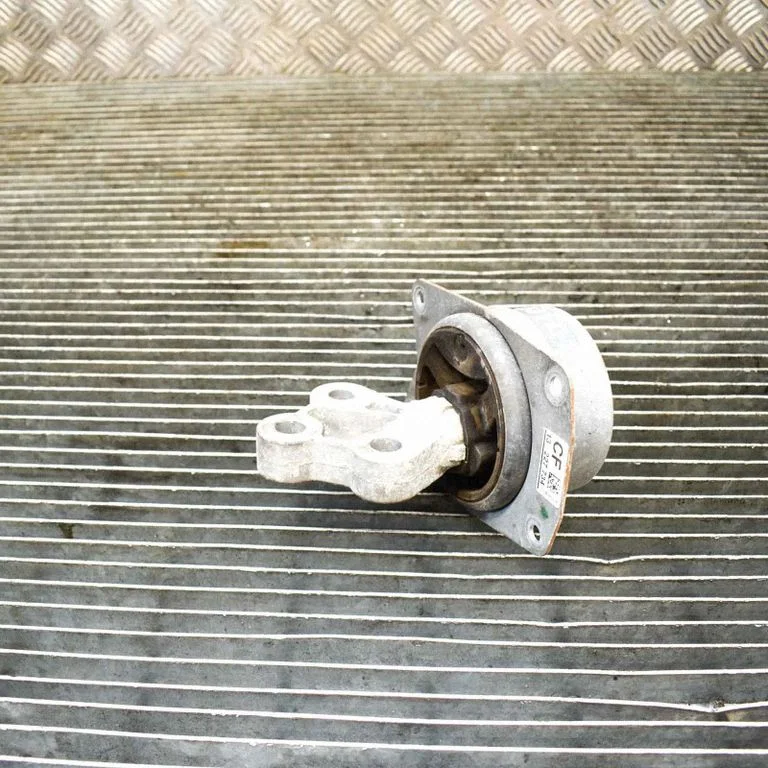 Engine mount bracket – Opel Insignia A (2008-2017)