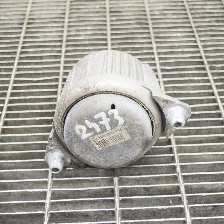 Dzinēja spilvens – Mercedes-Benz C klase AMG W204 (2007-2014)