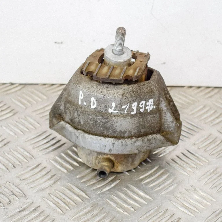 Dzinēja spilvens – BMW 5. sērija E60 E61 (2004-2010)
