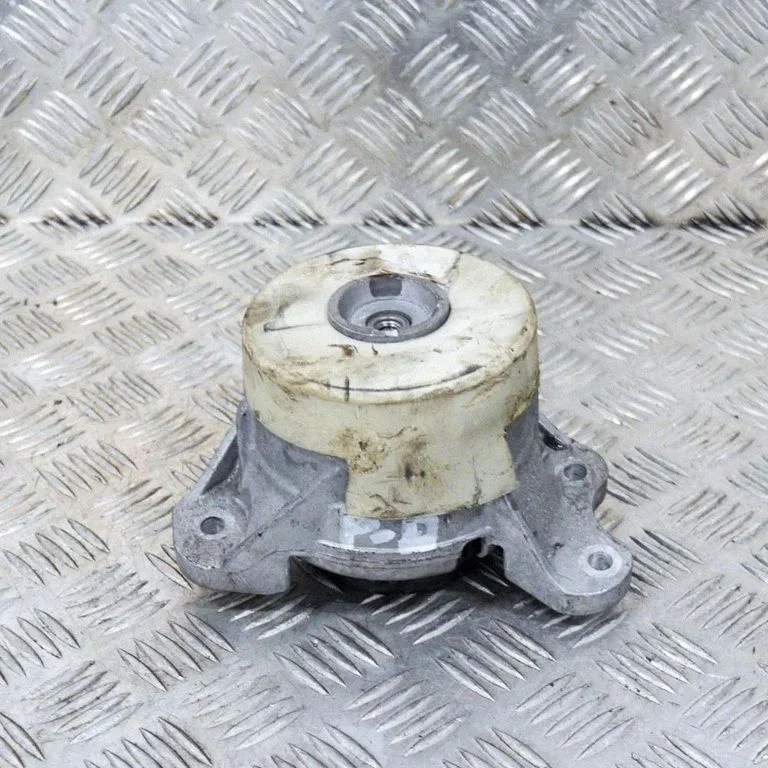 Dzinēja spilvens – Mercedes-Benz C klase W205 (2014-2021)