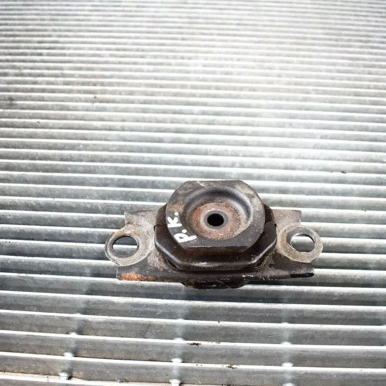 Dzinēja spilvens – Nissan Qashqai (2014-2016)