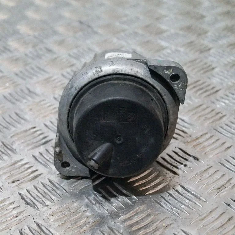 Dzinēja spilvens – BMW 3. sērija E90 E91 (2005-2012)