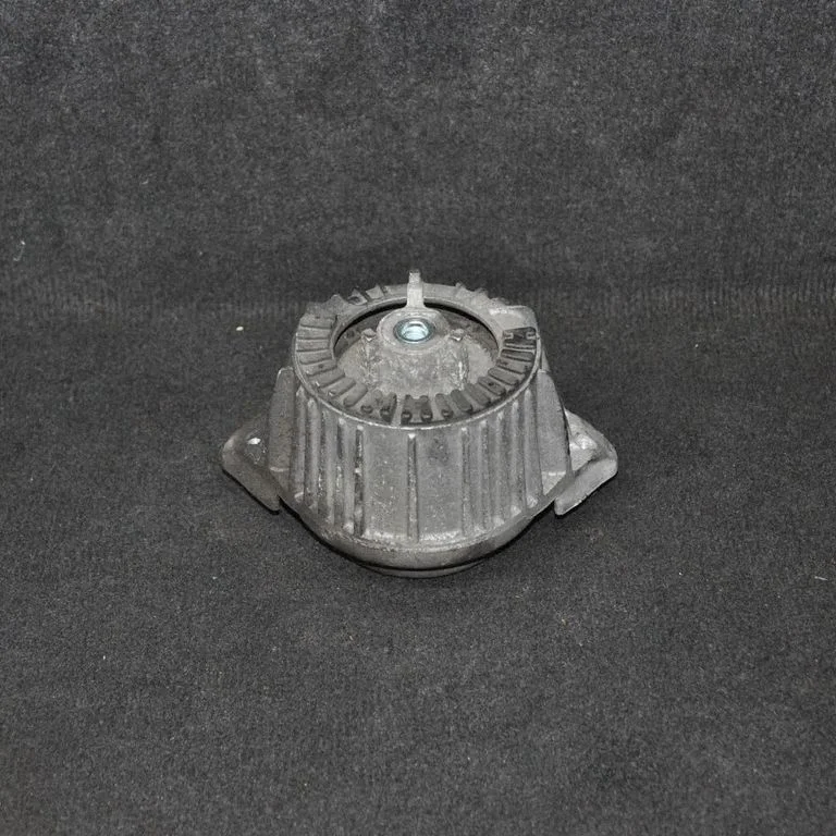 Dzinēja spilvens – Mercedes-Benz C klase AMG W204 (2007-2014)