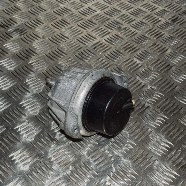 Dzinēja spilvens – BMW 3. sērija E90 E91 (2005-2012)
