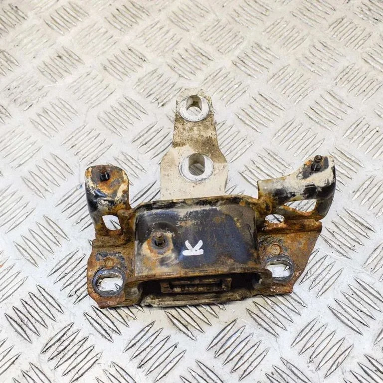 Dzinēja spilvens – Ford Fiesta (2009-2012)