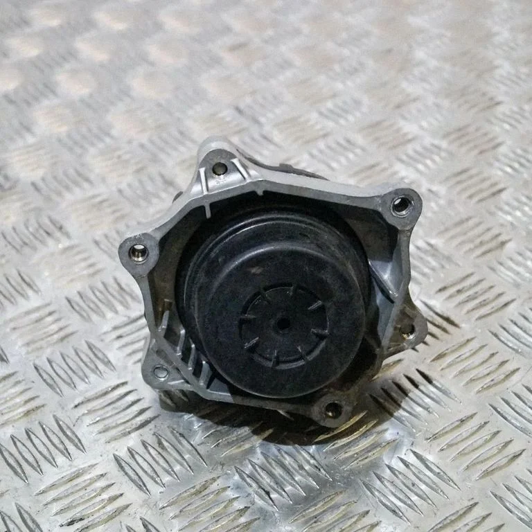 Dzinēja spilvens – BMW 3. sērija F30 F35 F31 (2012-2018)