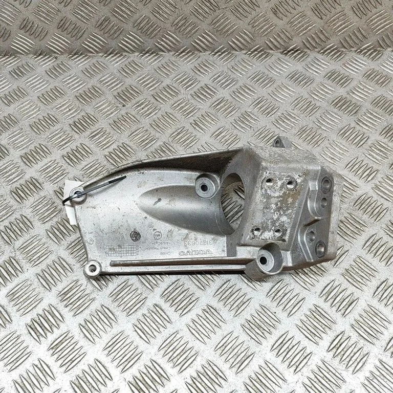 Dzinēja stiprinājuma kronšteins 31370633