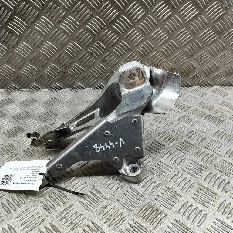 Dzinēja stiprinājuma kronšteins – BMW Series 4 M4 F82 F83 (2014-2020)