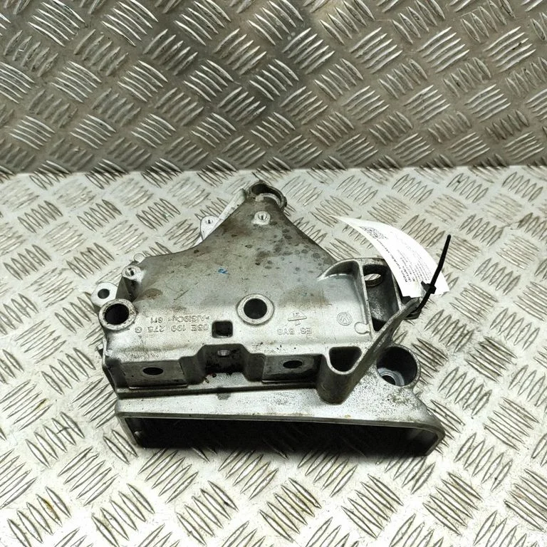 Dzinēja stiprinājuma kronšteins 05E199275G