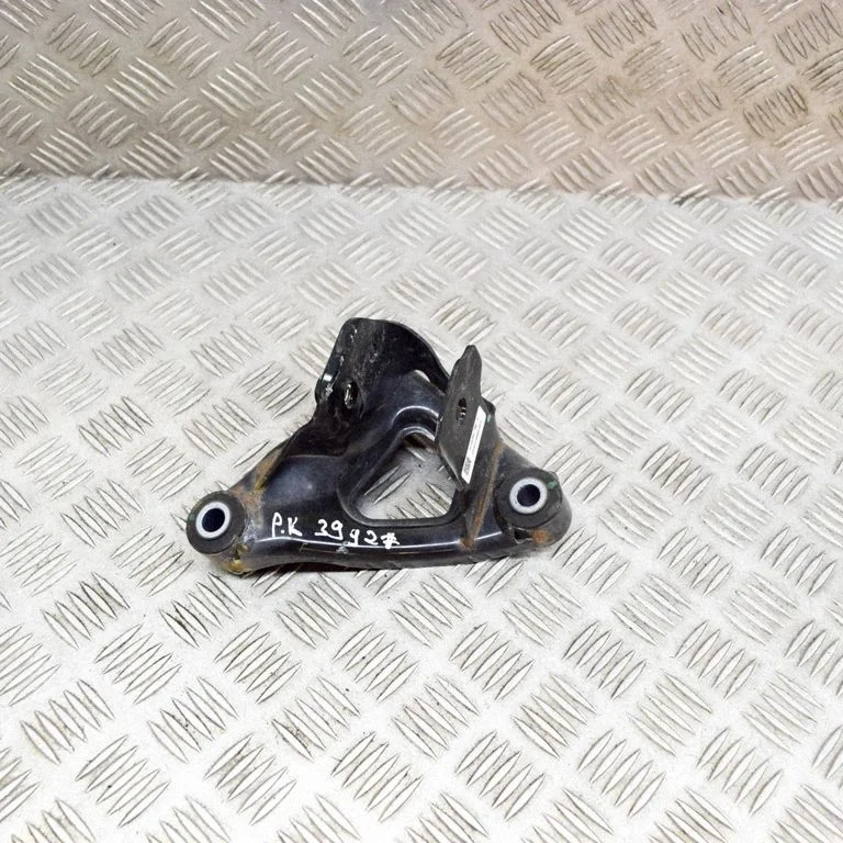 Engine mounting bracket 111023300C
