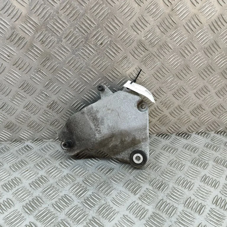 Mootori kinnituskronstein – Mercedes-Benz CLA-klass C117 X117 W117 (2013-2019)