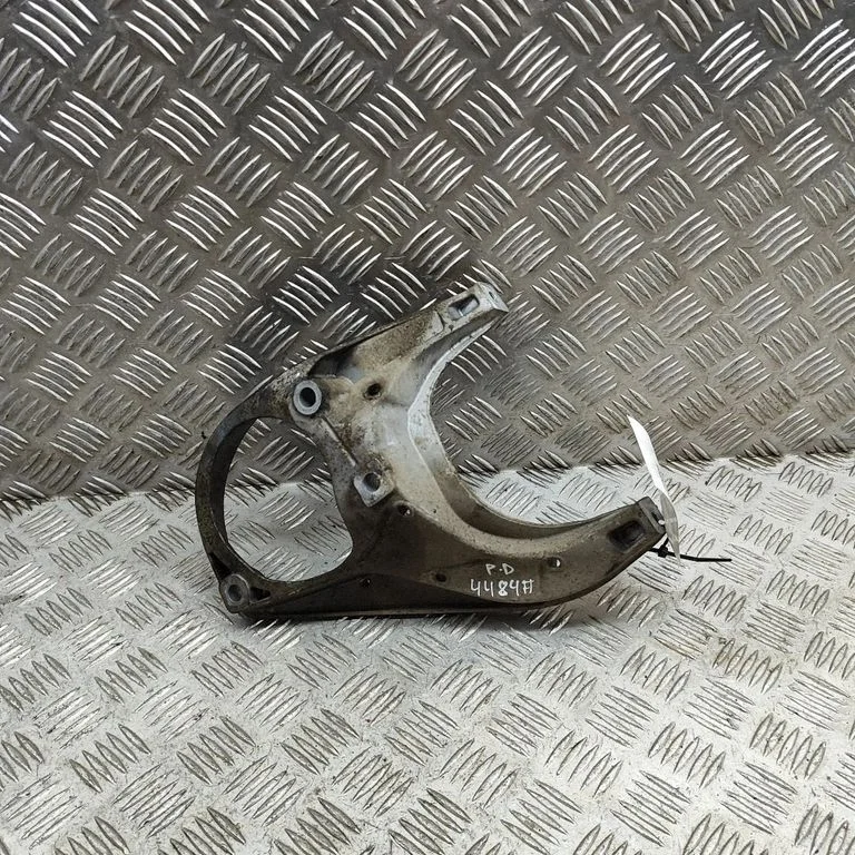 Engine mounting bracket – Porsche Macan (95B) (2014-2018)