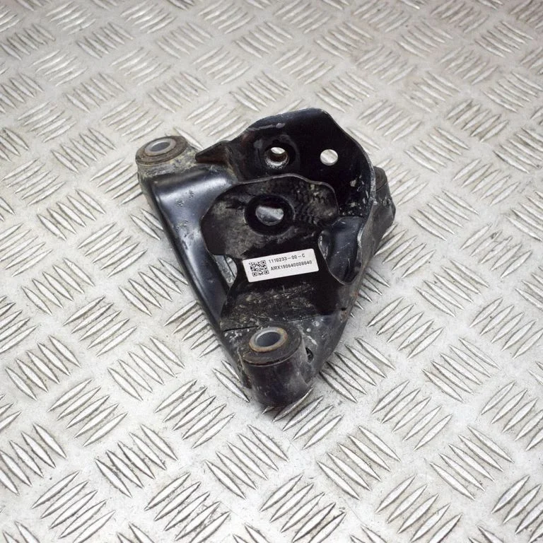 Engine mounting bracket – Tesla Model S (2012-)