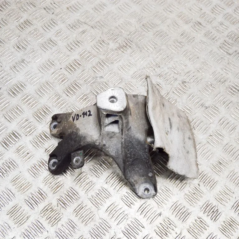 Engine mounting bracket – Audi A5 Sportback 8TA (2009-2016)