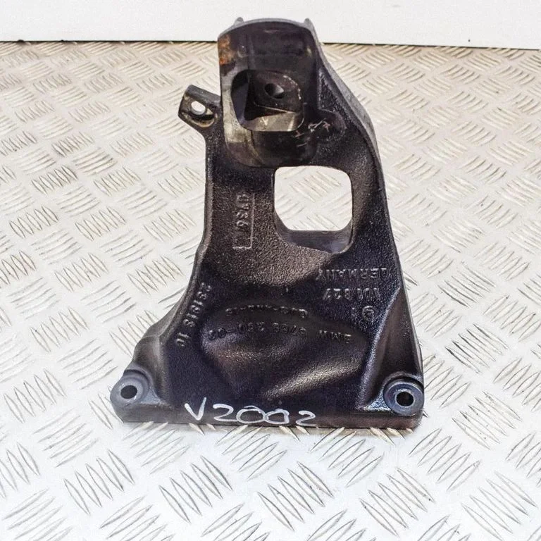 Engine mounting bracket 6769260