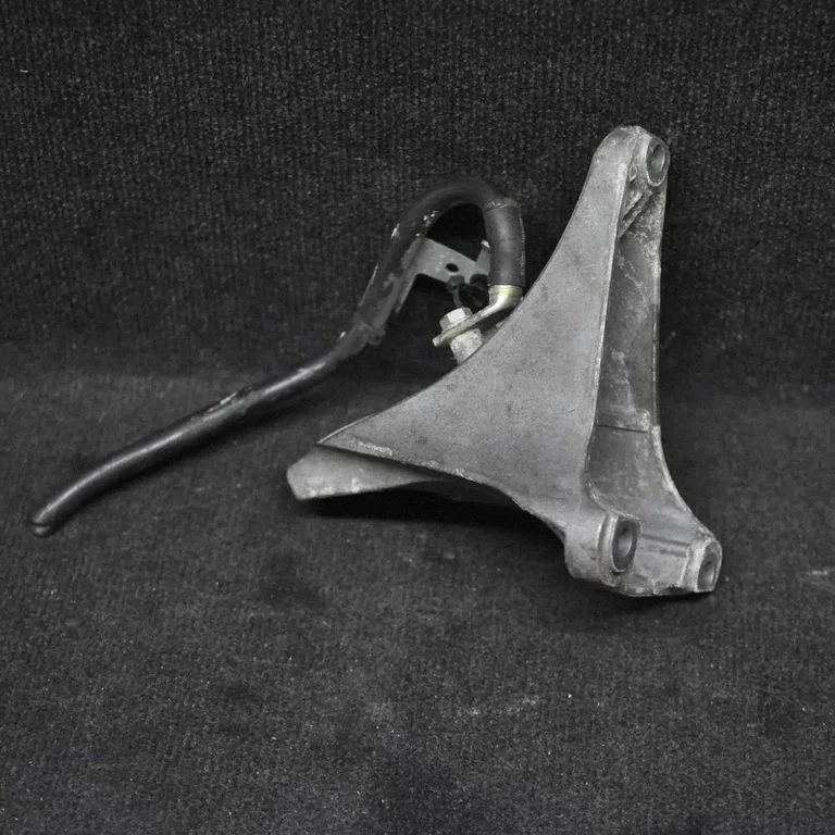 Engine mounting bracket – Volkswagen Touareg II (2010-2018)