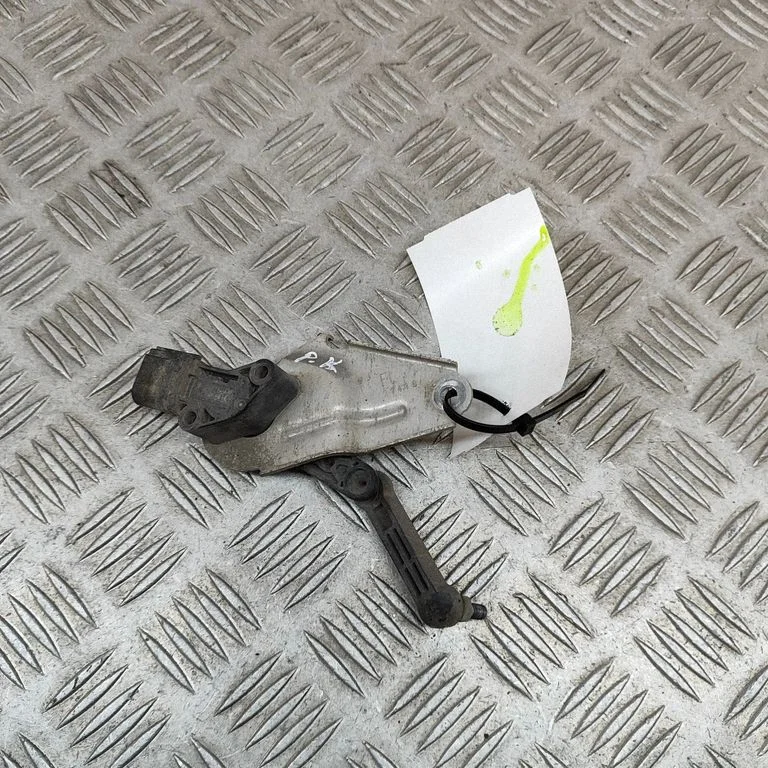 Augstuma devējs (priekšējo lukturu) – Tesla Model S (2012-)
