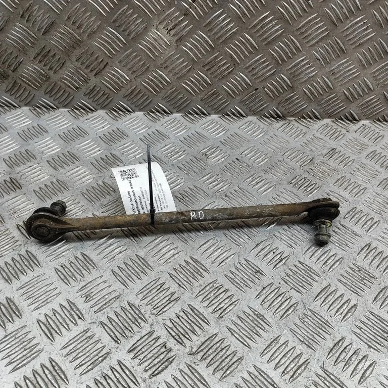 Priekinė stabilizatoriaus traukė