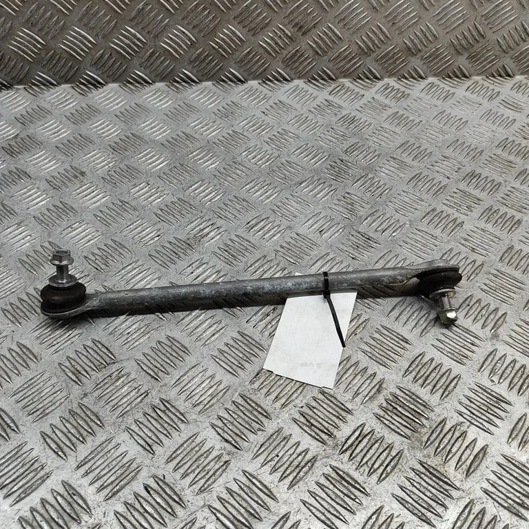 Priekinė stabilizatoriaus traukė